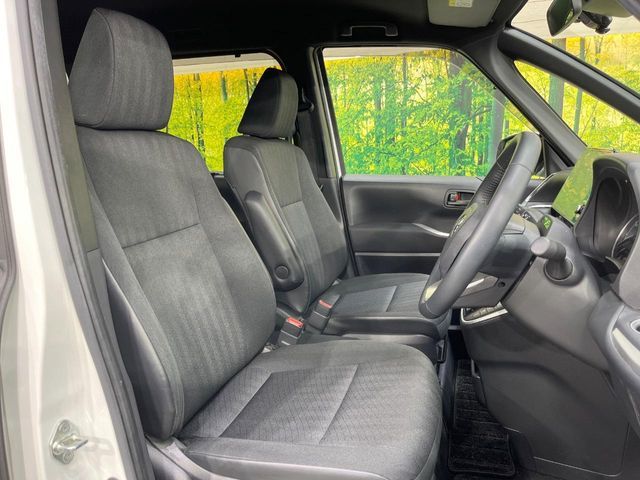 TOYOTA VOXY HYBRID 2023 Image 31