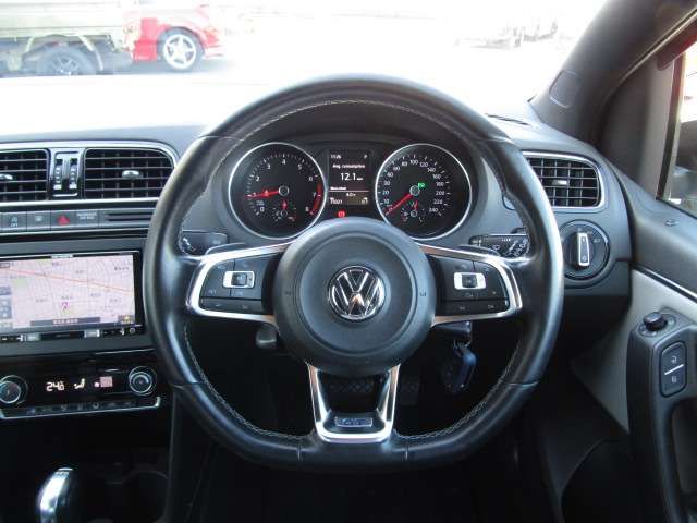 VOLKSWAGEN POLO 2015 Image 31