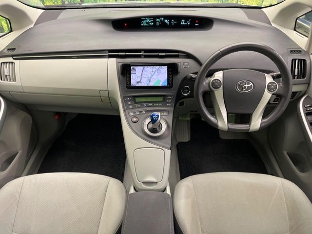 TOYOTA PRIUS 2011 Image 31