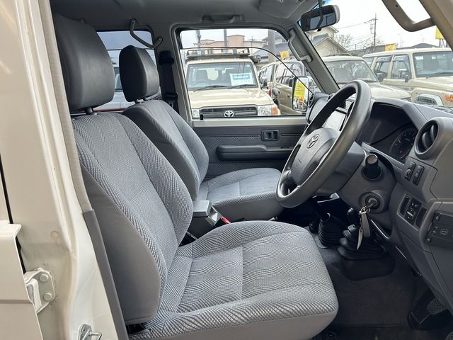 TOYOTA LANDCRUISER VAN 2015 Image 31