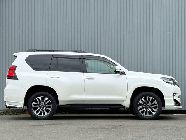TOYOTA LANDCRUISER PRADO 2023 Image 31
