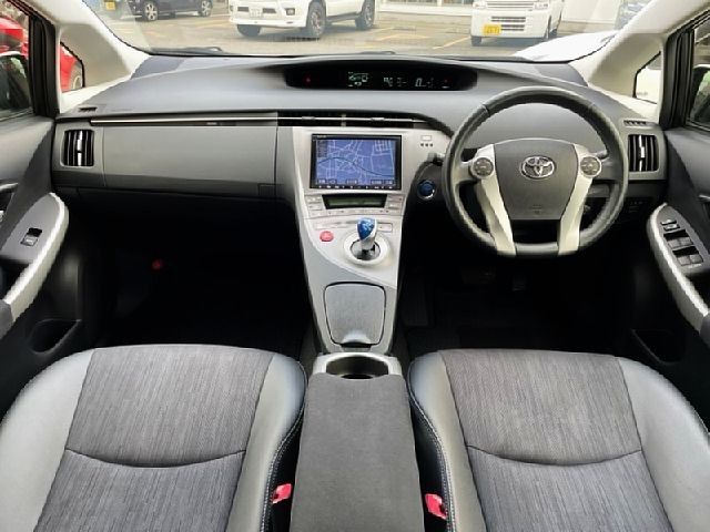 TOYOTA PRIUS 2013 Image 31