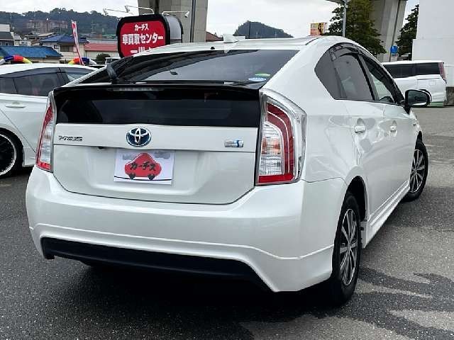 TOYOTA PRIUS 2013 Image 31