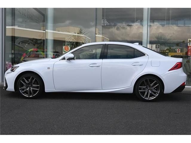 TOYOTA LEXUS IS200T 2017 Image 31