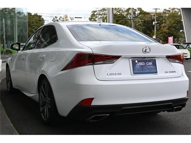 TOYOTA LEXUS IS200T 2017 Image 31