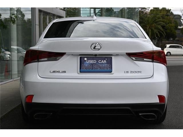 TOYOTA LEXUS IS200T 2017 Image 31