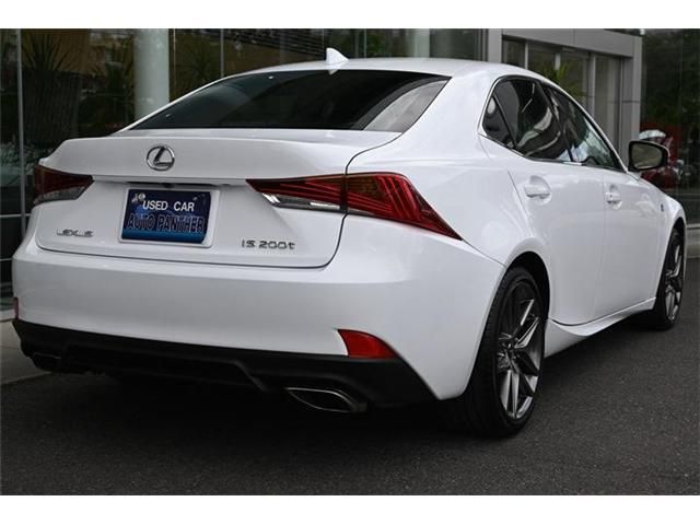 TOYOTA LEXUS IS200T 2017 Image 31