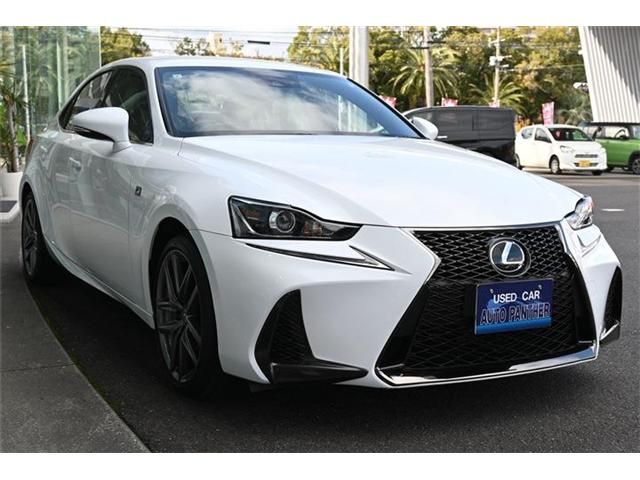TOYOTA LEXUS IS200T 2017 Image 31
