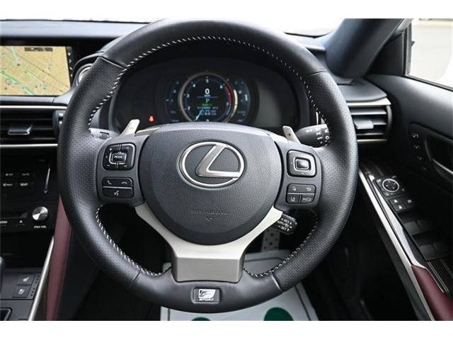 TOYOTA LEXUS IS200T 2017 Image 31