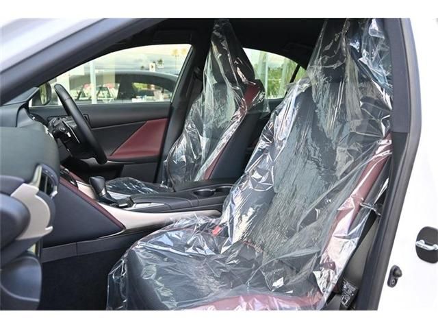 TOYOTA LEXUS IS200T 2017 Image 31