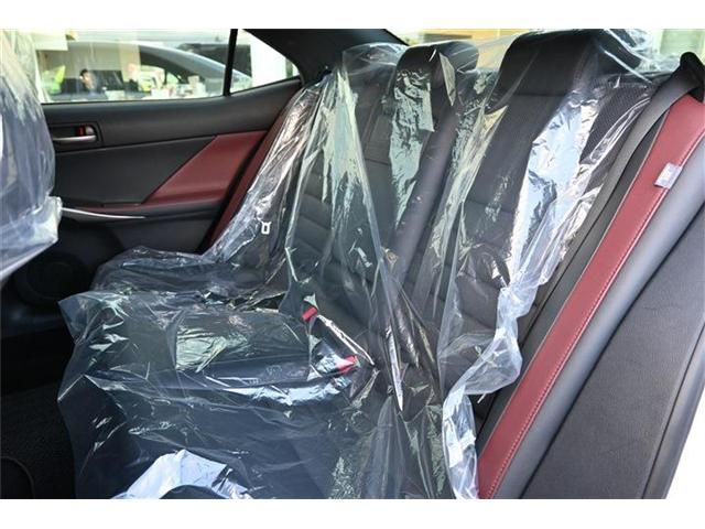 TOYOTA LEXUS IS200T 2017 Image 31