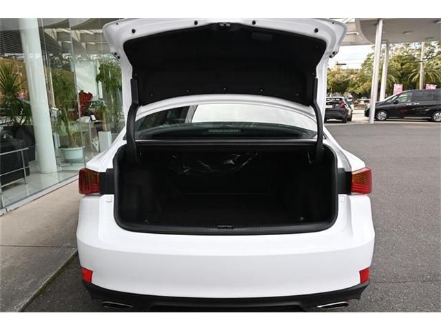 TOYOTA LEXUS IS200T 2017 Image 31