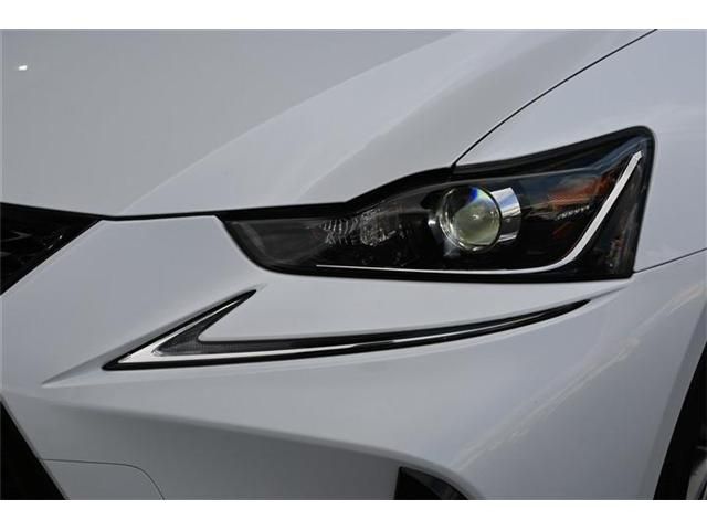 TOYOTA LEXUS IS200T 2017 Image 31