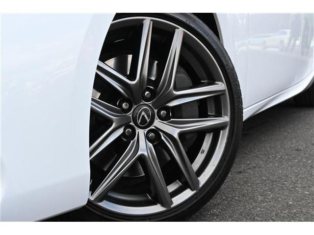 TOYOTA LEXUS IS200T 2017 Image 31