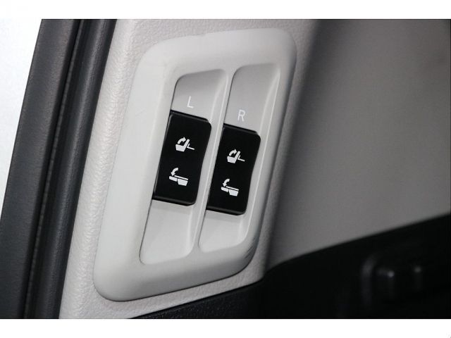 TOYOTA LANDCRUISER PRADO 2022 Image 31