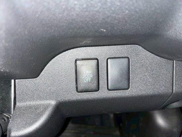 TOYOTA HIACE WAGON 2015 Image 31