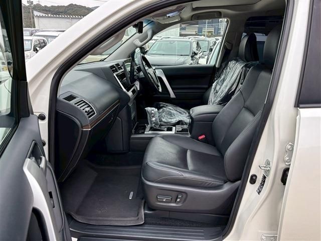 TOYOTA LANDCRUISER PRADO 2023 Image 31