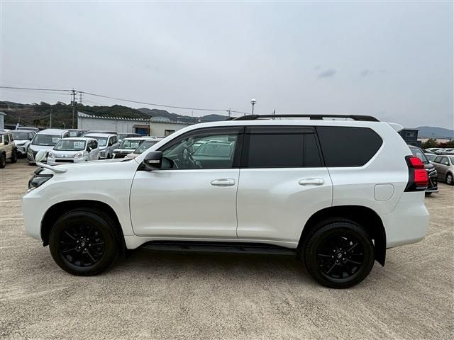 TOYOTA LANDCRUISER PRADO 2023 Image 31