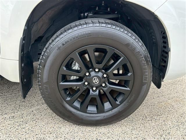 TOYOTA LANDCRUISER PRADO 2023 Image 31