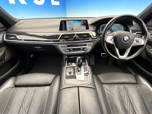 BMW 7SERIES 2016 Image 31