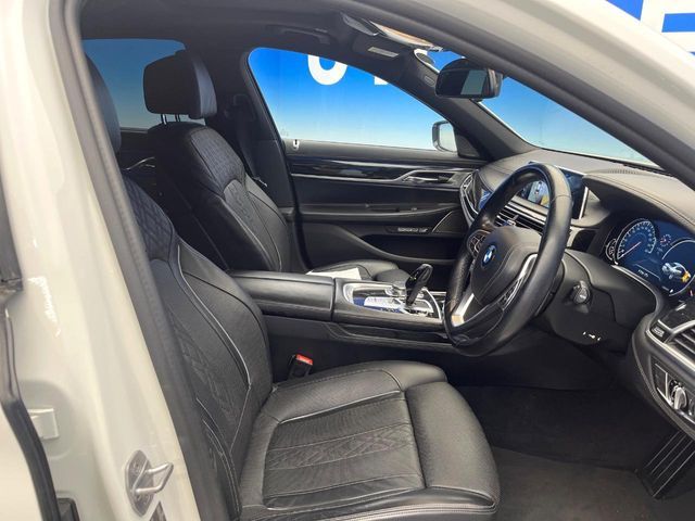 BMW 7SERIES 2016 Image 31
