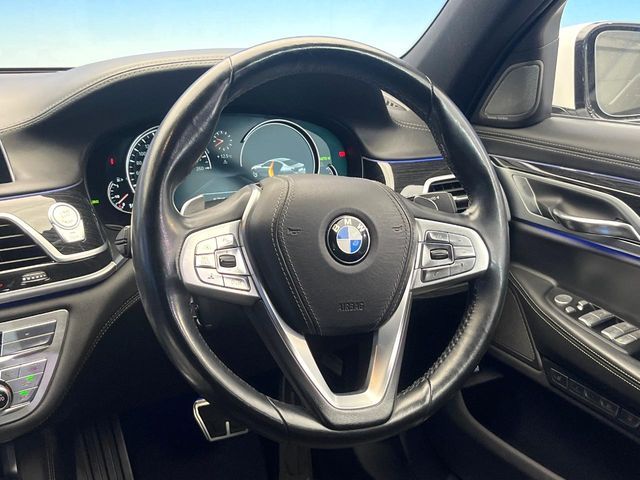 BMW 7SERIES 2016 Image 31