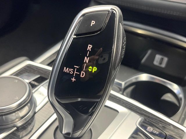 BMW 7SERIES 2016 Image 31