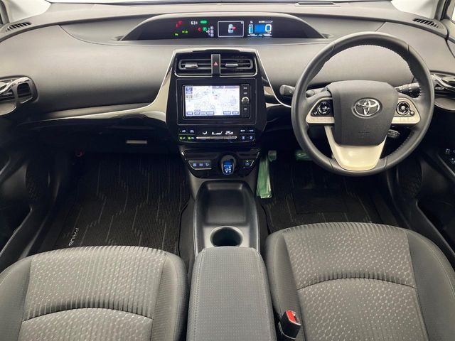 TOYOTA PRIUS 2017 Image 31