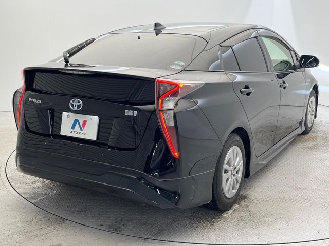 TOYOTA PRIUS 2017 Image 31
