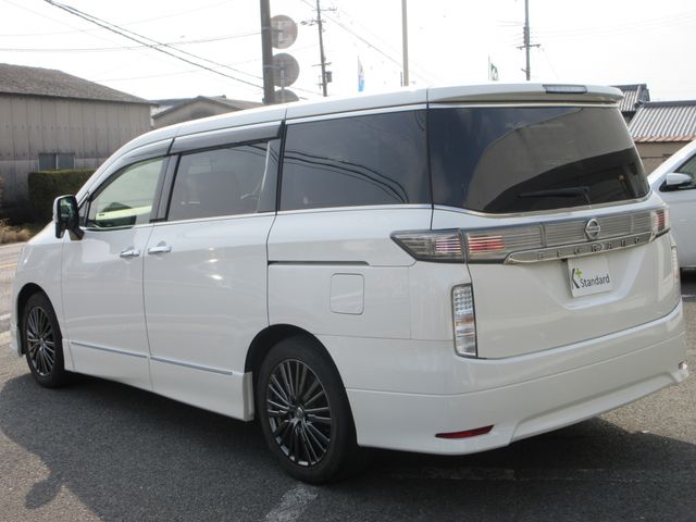 NISSAN ELGRAND 2016 Image 31