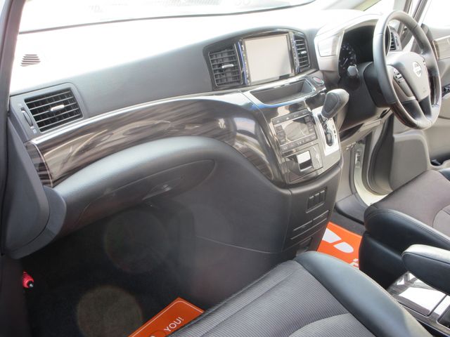 NISSAN ELGRAND 2016 Image 31