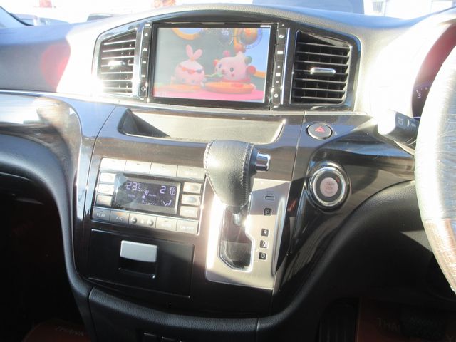 NISSAN ELGRAND 2016 Image 31