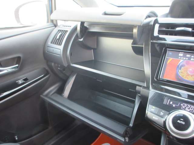 TOYOTA PRIUS ALPHA 2016 Image 31