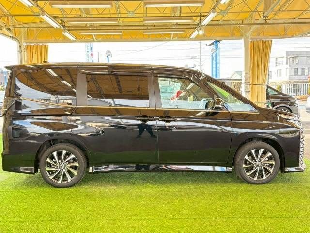 TOYOTA VOXY HYBRID 2023 Image 31