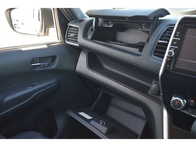 NISSAN SERENA  S-HYBRID 2017 Image 31