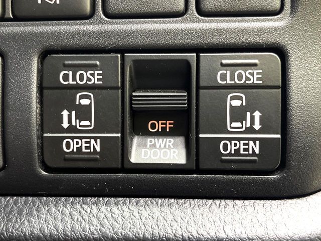 TOYOTA VOXY 2017 Image 31