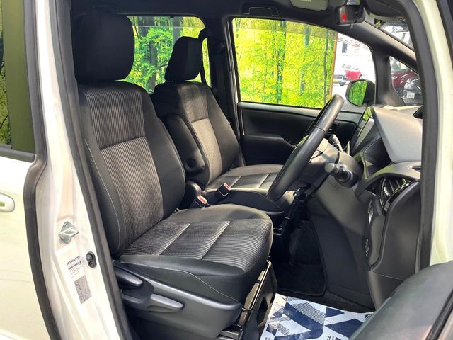 TOYOTA VOXY 2017 Image 31