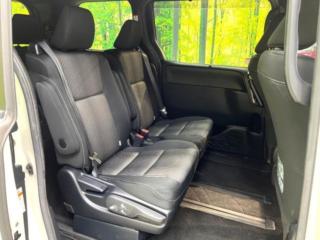 TOYOTA VOXY 2017 Image 31