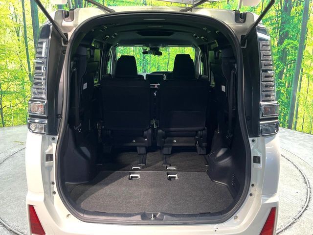 TOYOTA VOXY 2017 Image 31