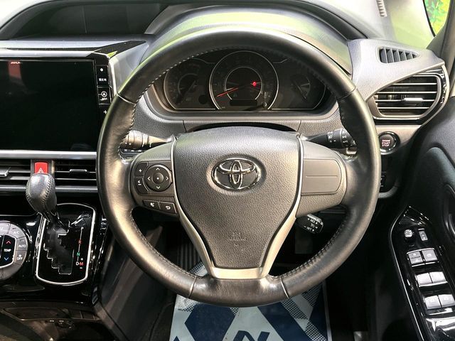 TOYOTA VOXY 2017 Image 31