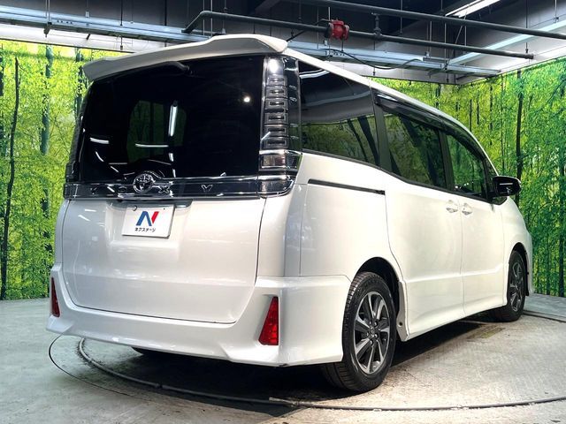 TOYOTA VOXY 2017 Image 31