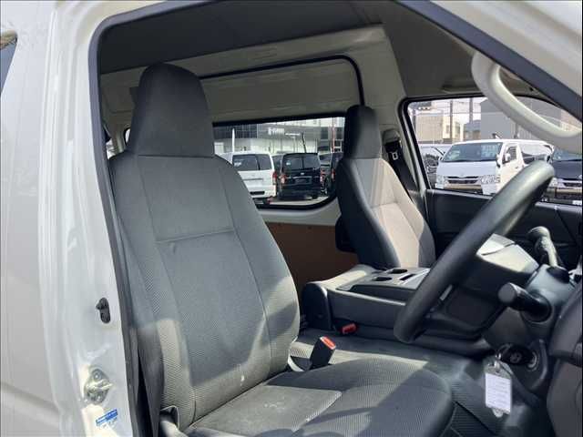 TOYOTA HIACE VAN 4WD 2023 Image 31