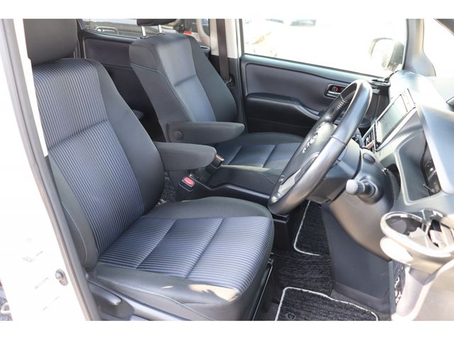 TOYOTA VOXY 2017 Image 31