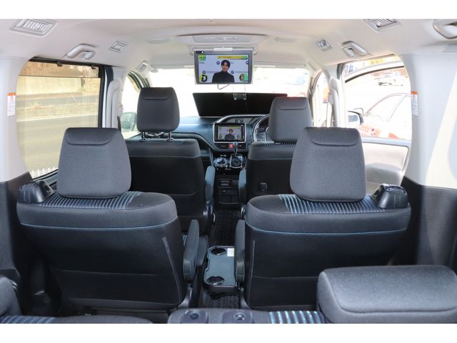 TOYOTA VOXY 2017 Image 31