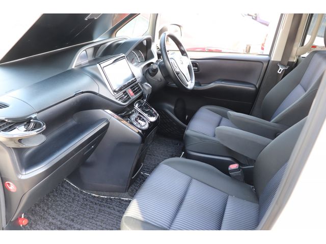 TOYOTA VOXY 2017 Image 31