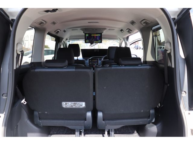 TOYOTA VOXY 2017 Image 31