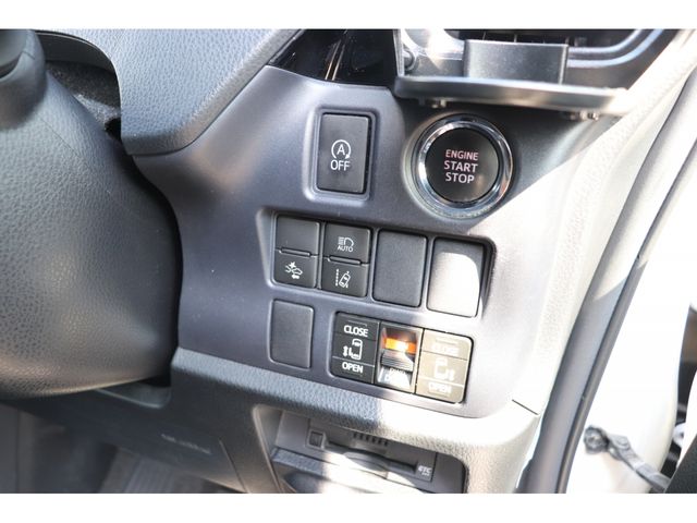 TOYOTA VOXY 2017 Image 31