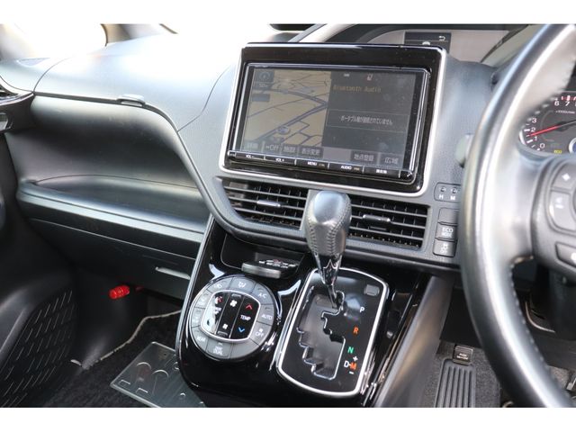 TOYOTA VOXY 2017 Image 31