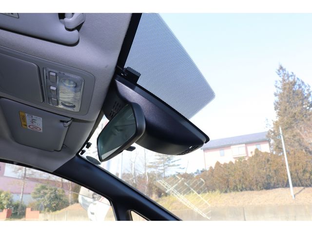 TOYOTA VOXY 2017 Image 31