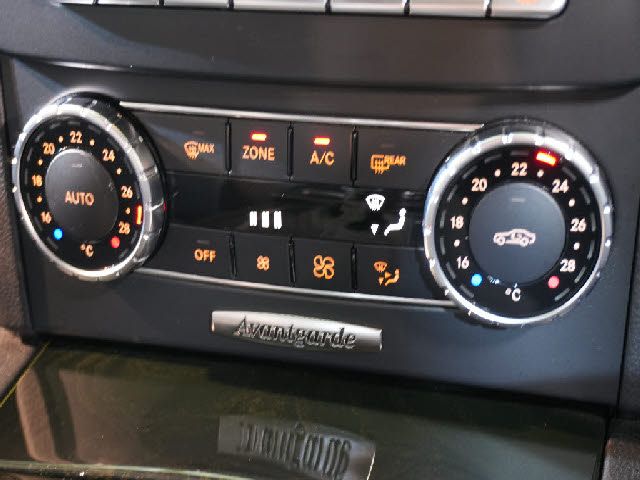 MERCEDES BENZ C CLAS 2013 Image 31